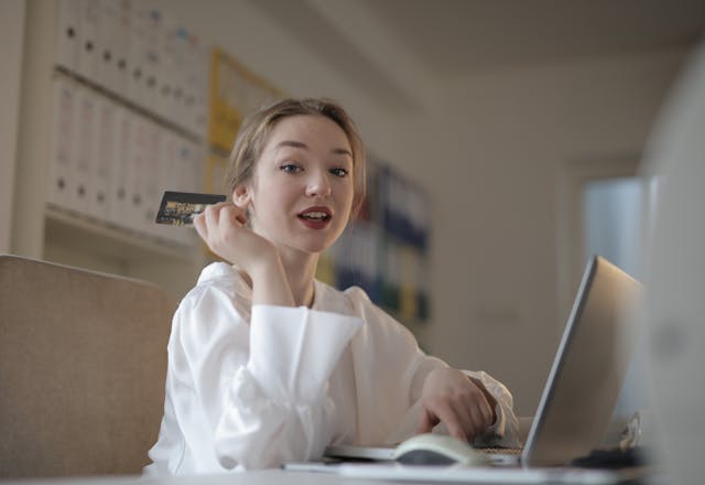 Woman online-shopping